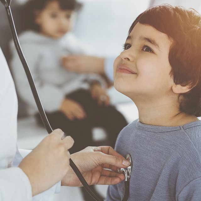 «Спрашиваем родителей, хватает ли дома еды». Выпускница медвуза из России — о работе в больнице Нью-Йорка