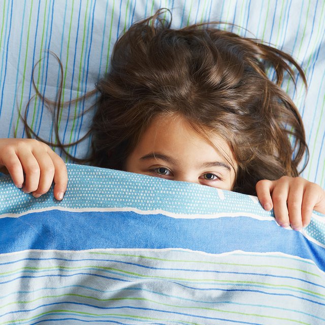 Девочка в 4 года постоянно держит руки в трусах. Это нормально?