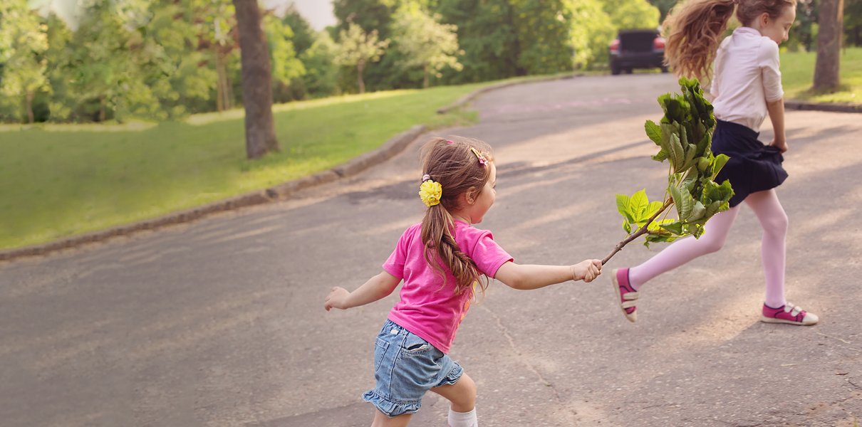 7 неудобных вопросов о том, как вести себя с навязчивыми детьми — друзьями вашего ребёнка и не только