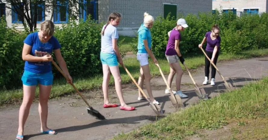Лагерь труда и отдыха в школе. Трудовой лагерь. Детский трудовой лагерь. Трудоустройство несовершеннолетних.