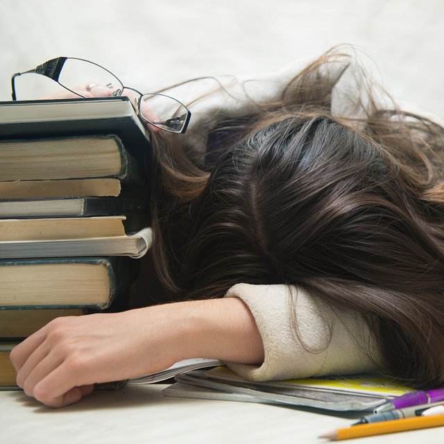 Многодетная мама поступает в колледж, а школьники выгорают из-за экзаменов