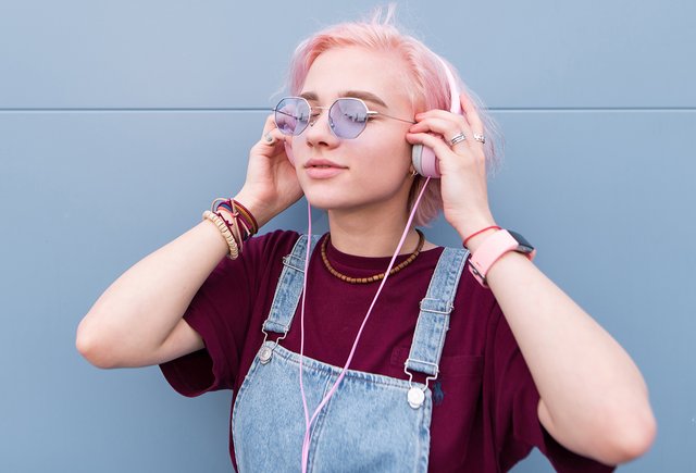 «Искусство для пацанчиков» и «Усы Гоголя»: весьма неожиданная подборка подкастов, которые нравятся подросткам