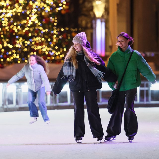 Пять лучших катков Москвы с прокатом и инфраструктурой