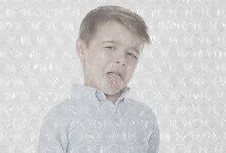 Никакого самоконтроля и страх перед реальностью: чем грозит ребёнку гиперопека