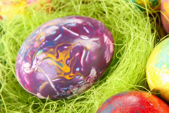 Не хуже Фаберже. 7 способов покрасить яйца на Пасху в последний момент — для тех, кто опять ничего не успел