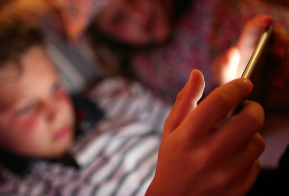 «Донатил с кредитки мамы»: психолог — о работе с подростком-игроманом