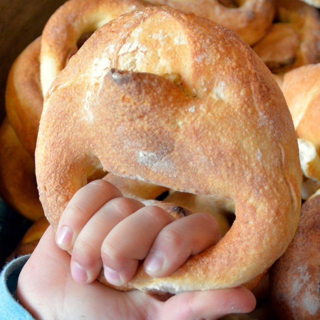 10 простых фразеологизмов, происхождение которых вас поразит