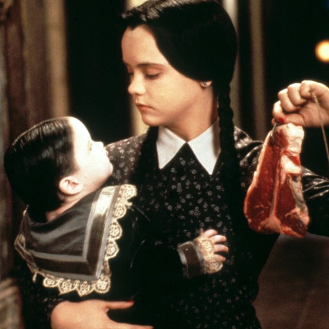 Не могу заставить годовалую дочь есть суп, овощи и мясо: что делать?