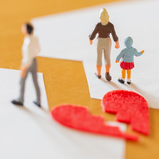 Бывший муж не платит алименты: могу ли я подать на лишение родительских прав?