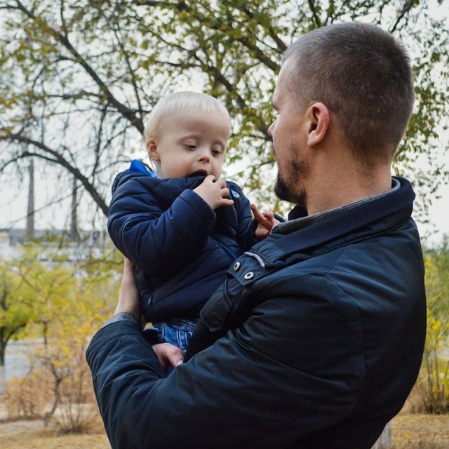 «Я ходил на пробежки и ревел». Отец-одиночка из Волгограда — о воспитании ребёнка с синдромом Дауна