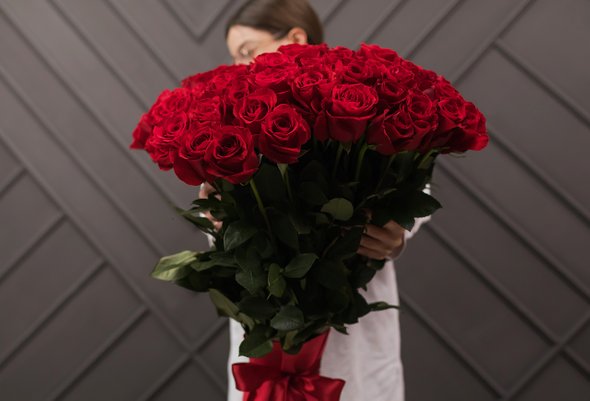 Большой букет. 101 роза. Давление «идеального 14 февраля»: что это за феномен и как он на нас влияет