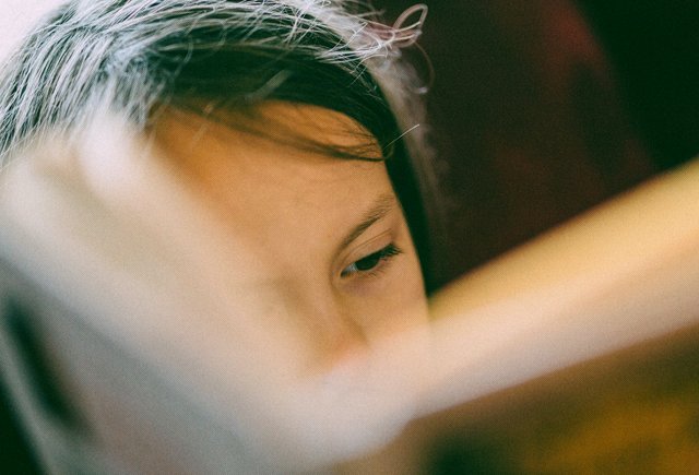 Дочка не общается со сверстниками в детсаду. Это нормально?