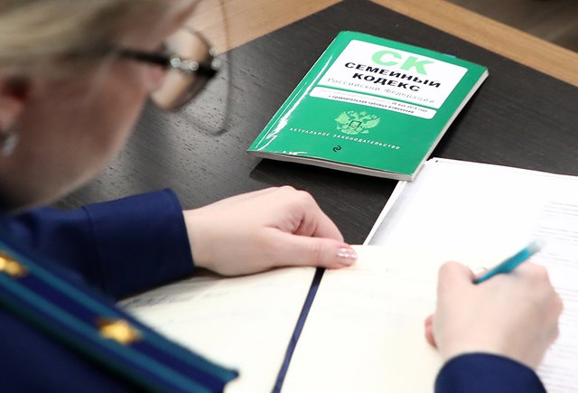 Отца и мать девочки, 5 лет жившей в больнице, лишили родительских прав. А что с ребёнком?