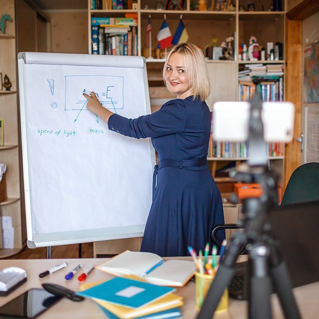 Может ли учитель на дистанте отказаться вести онлайн-уроки и заменить их видеозаписями?