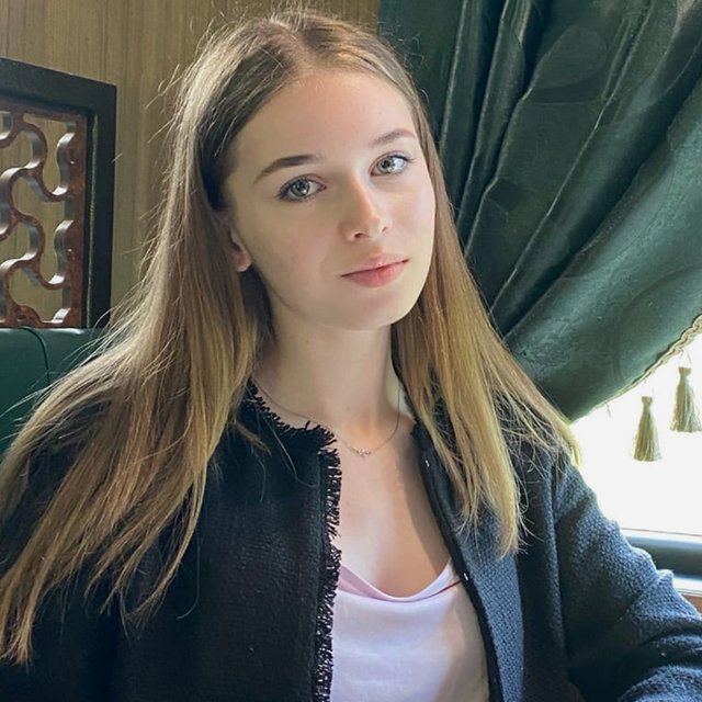 Что делать, если нет времени читать всё. Стобалльница ЕГЭ-2022 — о том, как она сдавала литературу