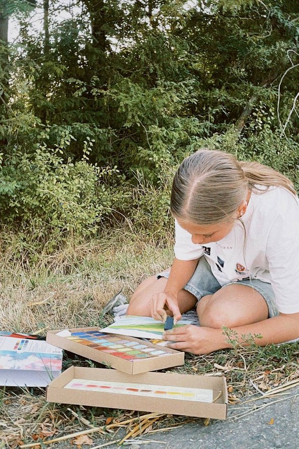 13-летняя девочка-блогер Соня. Художница