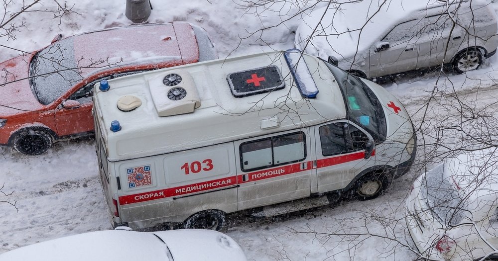 В Санкт-Петербурге школьник получил на детской площадке химические ожоги глаз и губ