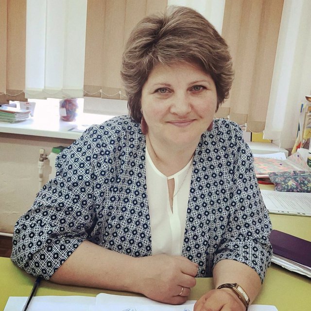 «Купила корову, мыла самолёты»: как жили сельские учителя в 90-е и что происходит в глубинке сейчас