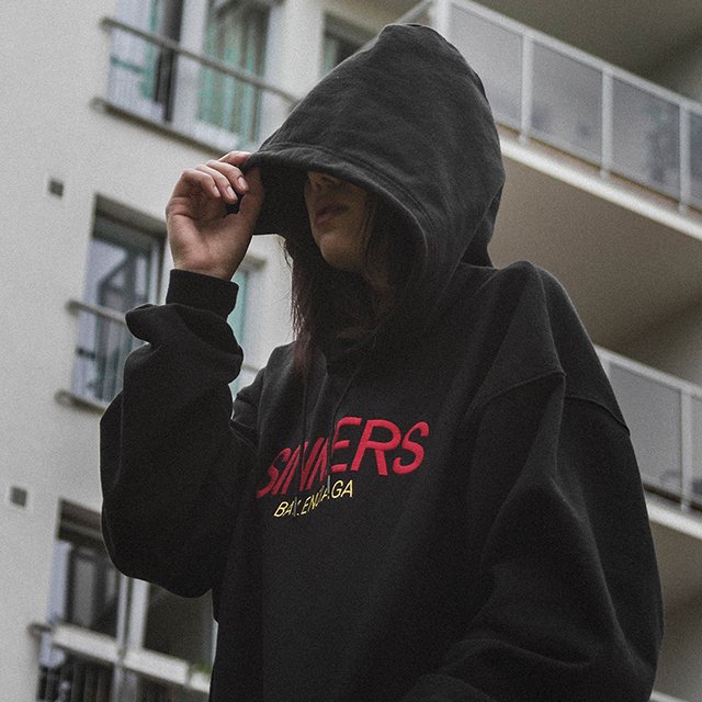 «Драные джинсы и спортивные костюмы в стиле люберов – это всё не просто так»