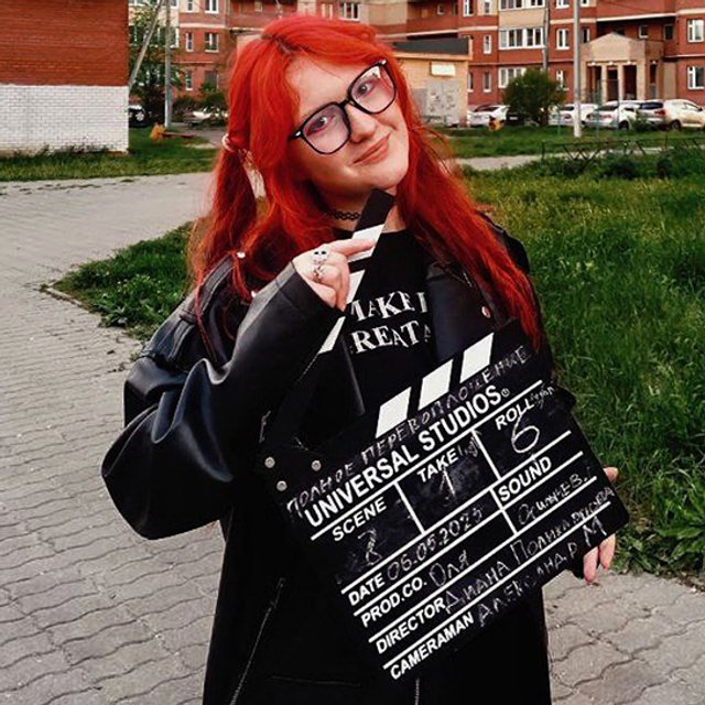 «Классная руководительница просто умоляла меня стать нормисом»: 15-летняя режиссер — о буллинге, неформалах и природе творчества