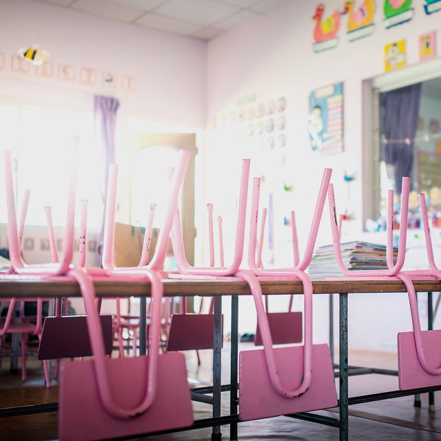 Как оплачивать работу сотрудников, которые не вышли на работу из-за закрытия школ и садов во время пандемии?