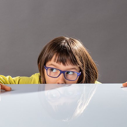 Что делать, если ребёнок стесняется идти в школу?