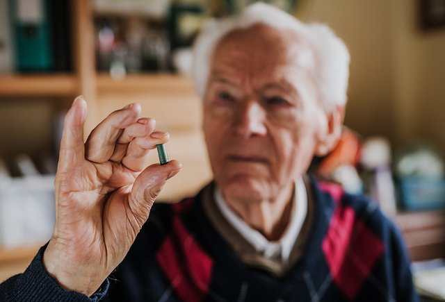 Как уговорить родственников ходить к врачам и лечиться