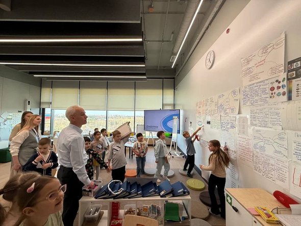 Школа «СКОЛКА». «Силовые методы на это поколение не действуют»: Дмитрий Фишбейн — о том, как и что надо менять в школе