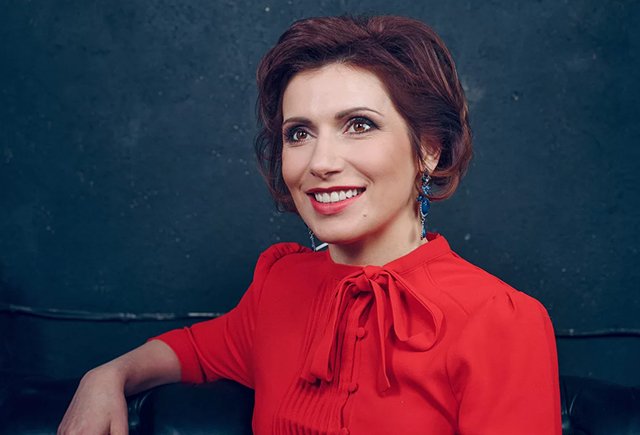 «Растить двух дочек одной очень прикольно». Правила воспитания телеведущей Светланы Зейналовой