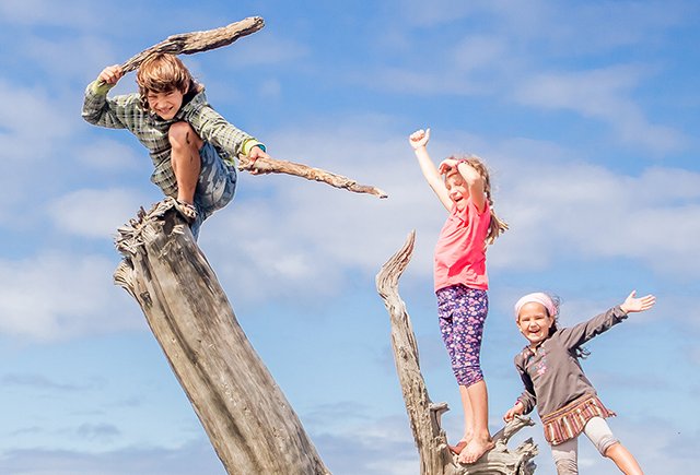 Грязь, вода и палка: шесть лучших и дешёвых игрушек для детей