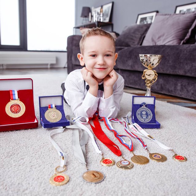 «Всё в моей жизни посвящено ему». Интервью с мамой мальчика, который в 7 лет установил 6 рекордов по плаванию