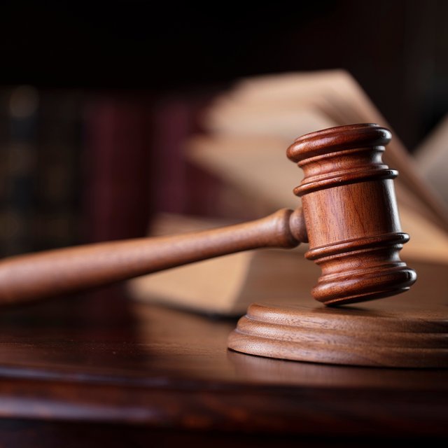 Подросток подрабатывал без договора, деньги не выплатили: есть ли смысл идти в суд