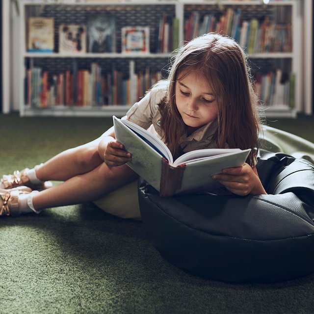 7 неочевидных книг для школьников: их в детстве читали запоем редакторы «Мела»