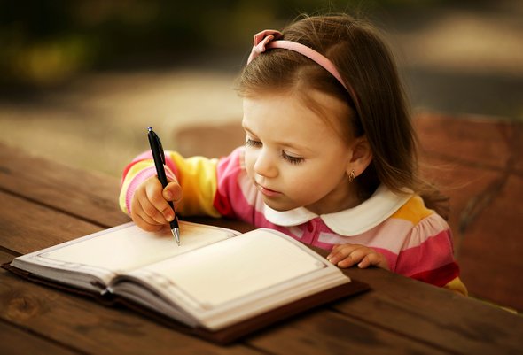 В каком возрасте нужно учить ребенка писать