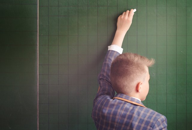 Всё, что надо знать родителям школьников: про новую программу, поборы, первый класс и токсичность Вити Малеева