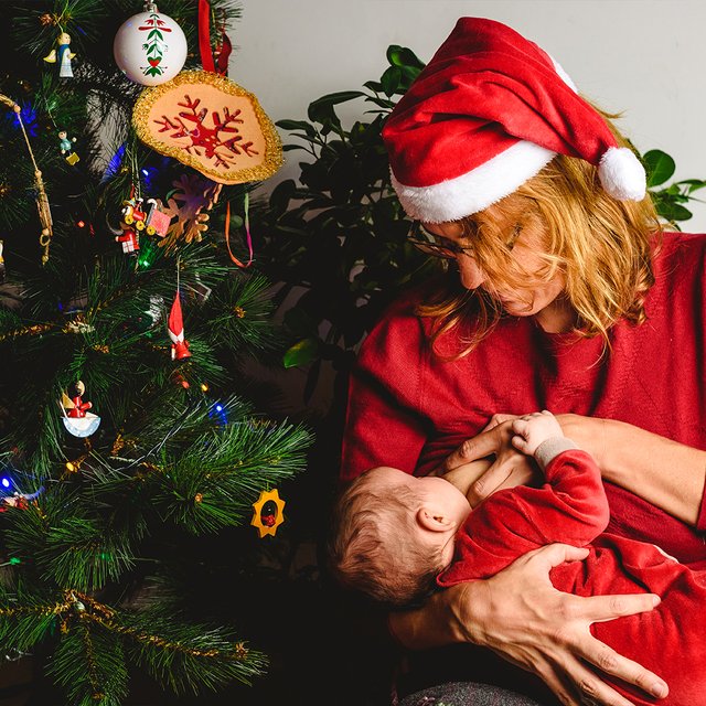 Кормящая мама за новогодним столом: что можно есть, а что нельзя