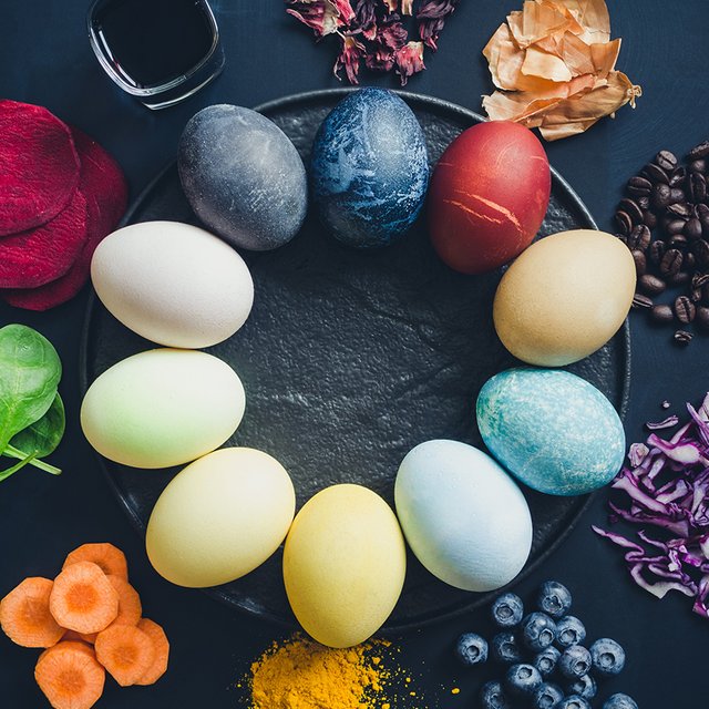 6 простых способов покрасить яйца к Пасхе – безо всякой химии