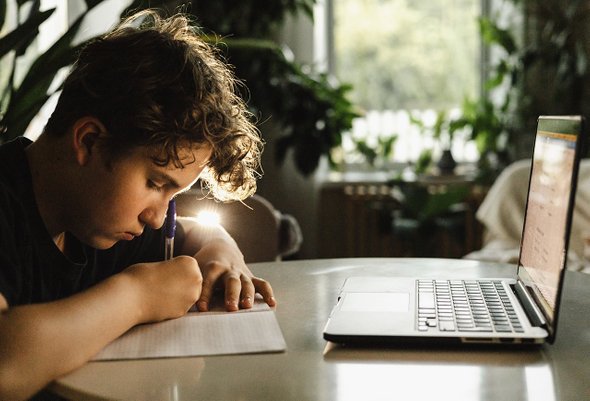 Что не так с онлайн-домашкой и как от нее отказаться: опыт мамы-правозащитника