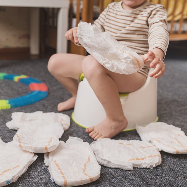 Как приучить ребенка к горшку и что делать, если это не получается: инструкция от педиатра