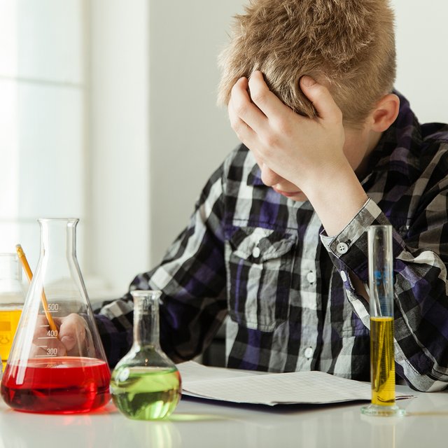 Родителям и детям не нравится учитель: что делать в такой ситуации