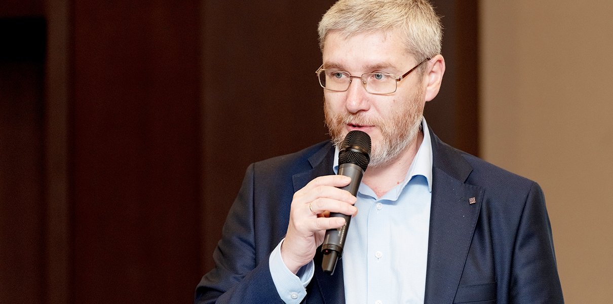 менделевич 57 школа борис. случ михаил ильич обворовывает. директор 57 школы. вахнеева анна алексеевна директор 57. менделевич директор 57 школы.