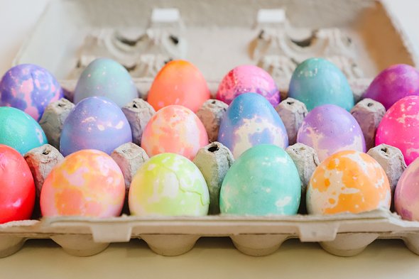Мраморные яйца. 7 способов покрасить яйца на Пасху в последний момент — для тех, кто опять ничего не успел