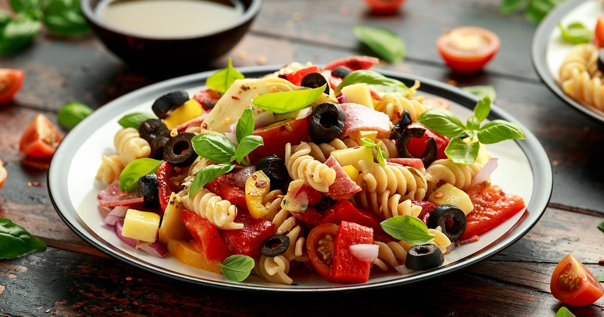 Салат с макаронами и тунцом — легкий и быстрый рецепт для вкусного и сытного обеда