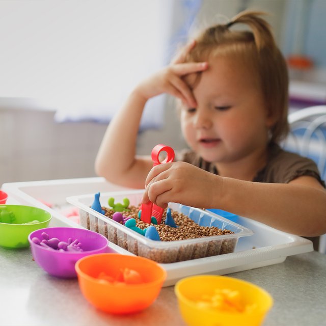 7 простых игр для детей от года — вместо надоевших «ку-ку» и «ладушек»