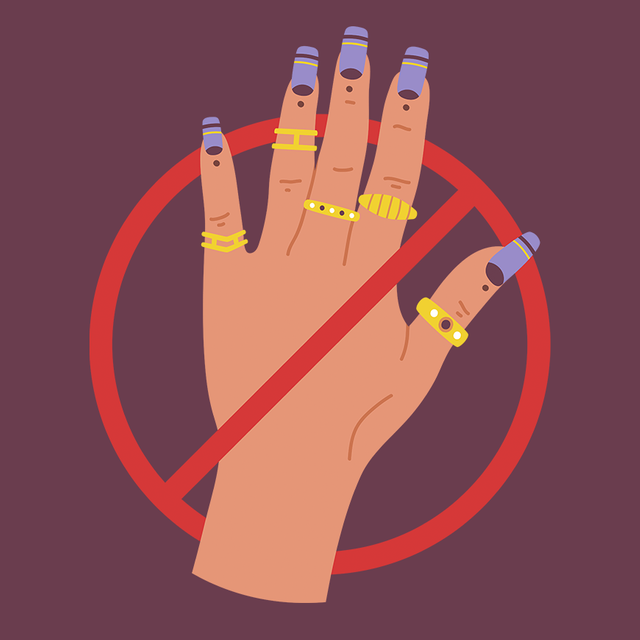 Студенткам питерского вуза запретили небритые ноги и длинные ногти. Законно ли это и как устроен дресс-код в других вузах