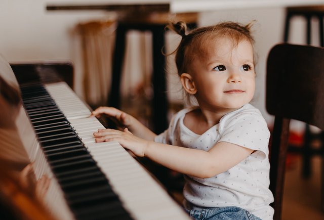 Можно (и нужно ли) отдавать трёхлетнего ребёнка на занятия музыкой?
