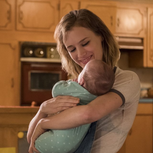 10 фильмов и 4 сериала для будущих мам и пап: классика и новинки последних лет