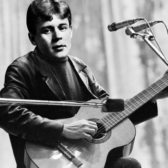 «Я любил и женщин, и проказы». Тест: это бардовская песня или стихи Есенина?