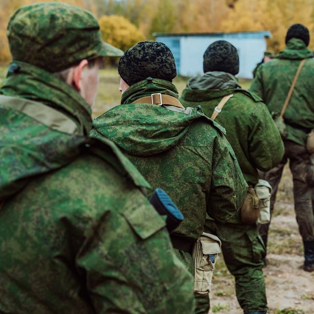 Студент учится в зарубежном вузе онлайн: может ли он отказаться от военных сборов?