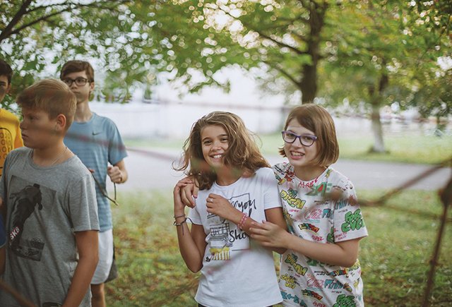 Астрономия и футбол: 7 летних лагерей, которые понравятся ребёнку